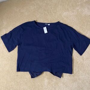 Women’s Navy Gap Short Sleeved Shirt with Bow detail on back Small NWT